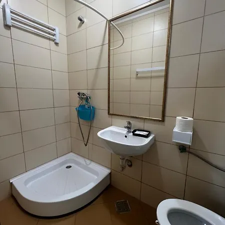 Camere de inchiriat Andra *