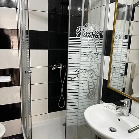 Andra Проживання в сім'ї Ефоріє-Норд