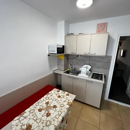 Проживання в сім'ї Andra *